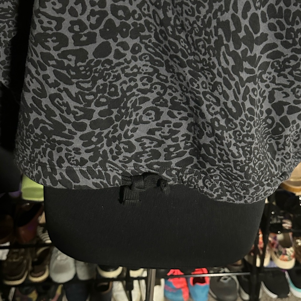 Old Navy Black and Gray Leopard Print Sweatshirt size medium - Picture 4 of 7